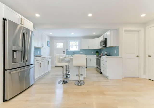 4th image of 34R Underhill St #3, Winthrop, MA 02152 | MLS# 73550972