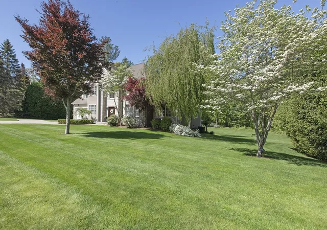Photo 3 of Single family home for sale at 11 Bridle Dr, Lincoln, RI 02865 | MLS# 73557675 | Listing updated on 2026-08-25