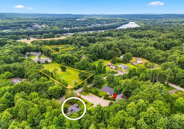 42nd image of 176 Sherburne Ave, Tyngsboro, MA 01879 | MLS# 73565128