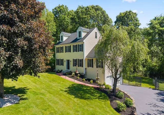 2nd image of 128 Memorial Dr, Shrewsbury, MA 01545 | MLS# 73534612