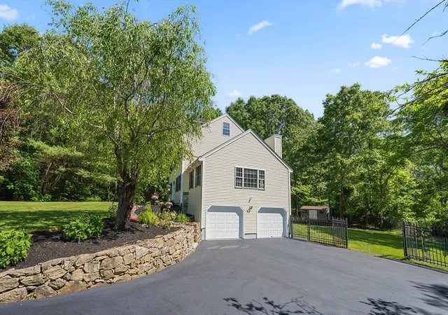 3rd image of 128 Memorial Dr, Shrewsbury, MA 01545 | MLS# 73534612