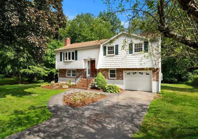 Photo 2 of Single family home for sale at 21 Freeport Dr, Burlington, MA 01803 | MLS# 73563589 | Listing updated on 2026-09-15