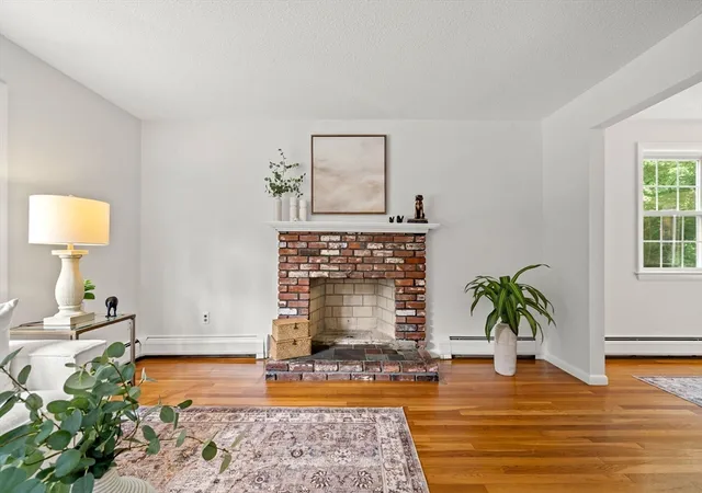 Photo 4 of Single family home for sale at 21 Freeport Dr, Burlington, MA 01803 | MLS# 73563589 | Listing updated on 2026-09-15