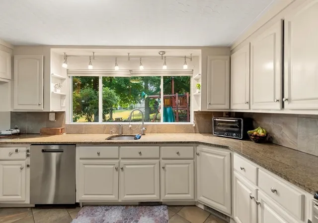 3rd image of 34 Oak St, Stoneham, MA 02180 | MLS# 73549864