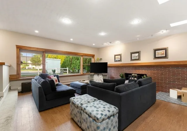 5th image of 34 Oak St, Stoneham, MA 02180 | MLS# 73549864