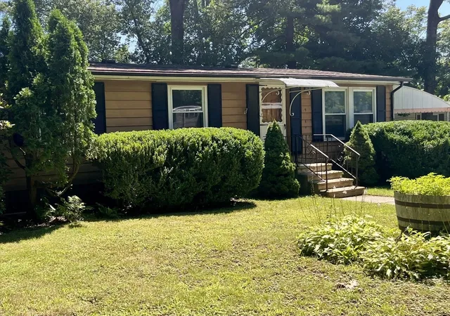 3rd image of 9 Maverick Dr, Brookfield, MA 01506 | MLS# 73559790