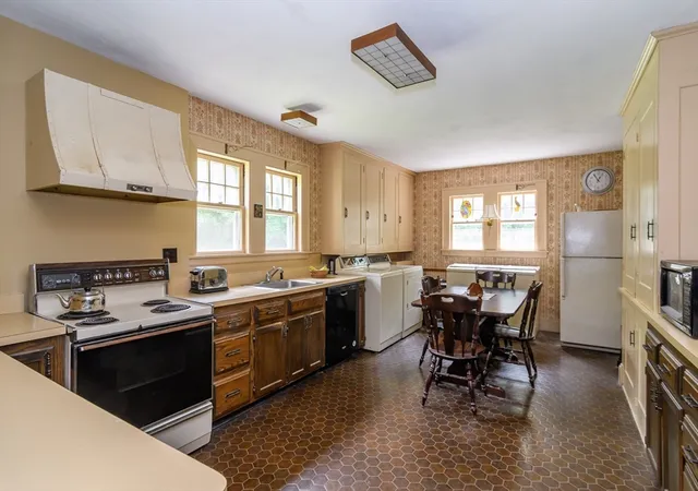4th image of 355 High St, Westwood, MA 02090 | MLS# 73558725