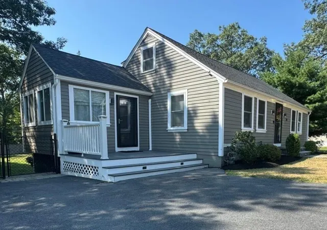 3rd image of 34 Manning Rd, Chelmsford, MA 01824 | MLS# 73415429