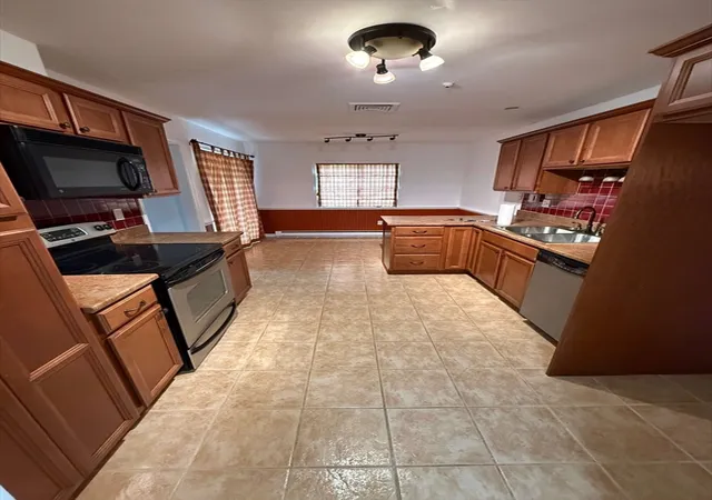 3rd image of 16 Rainbow Pond Dr #A1, Walpole, MA 02081 | MLS# 73560631
