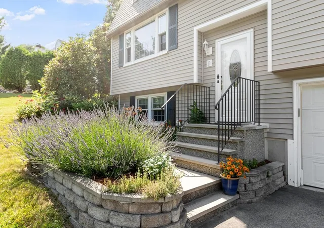 Homes for sale in Haverhill, MA | 11 Nottingham Lane, Haverhill, MA 01835 | MLS# 73546443