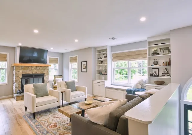 Homes for sale in Easthampton, MA | 21 Holly Circle, Easthampton, MA 01027 | MLS# 73536059