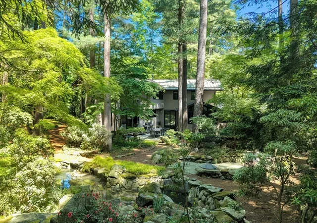 3rd image of 6 Baldwin Circle, Weston, MA 02493 | MLS# 73532387