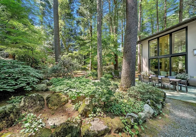 4th image of 6 Baldwin Circle, Weston, MA 02493 | MLS# 73532387