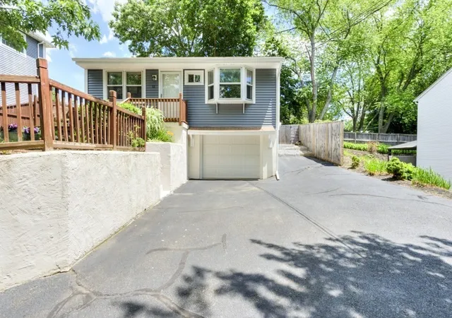 2nd image of 11 Liberty Dr, Shrewsbury, MA 01545 | MLS# 73538070