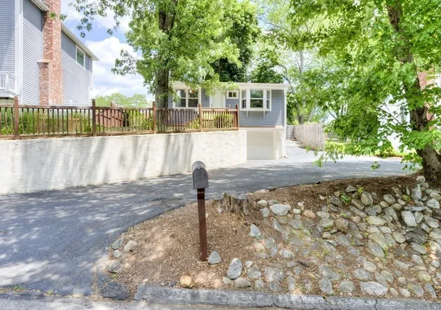 3rd image of 11 Liberty Dr, Shrewsbury, MA 01545 | MLS# 73538070
