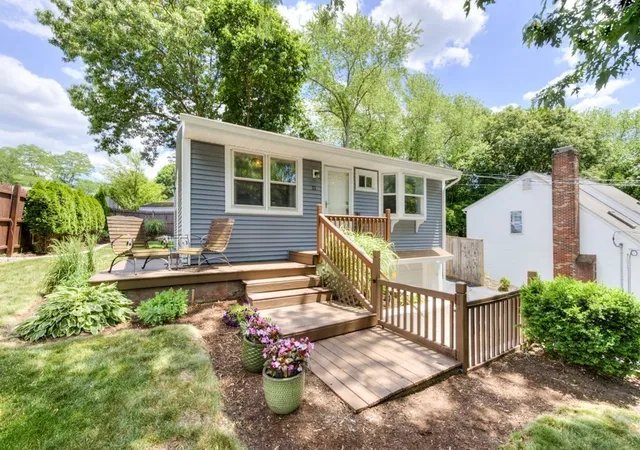 5th image of 11 Liberty Dr, Shrewsbury, MA 01545 | MLS# 73538070