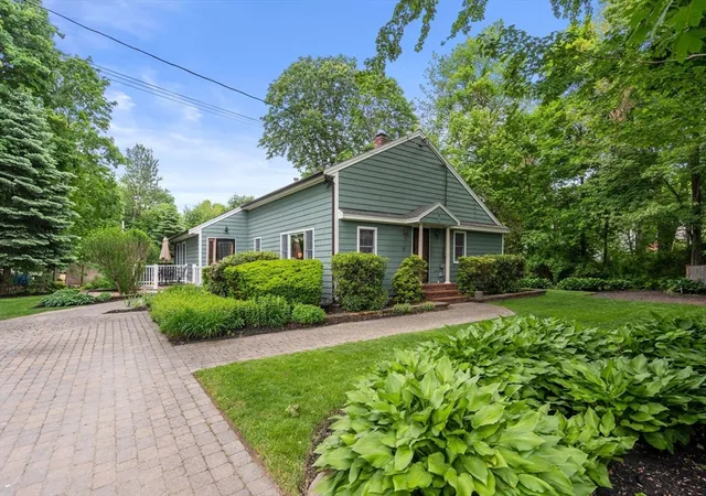 3rd image of 18 Ivy Rd, Littleton, MA 01460 | MLS# 73532011