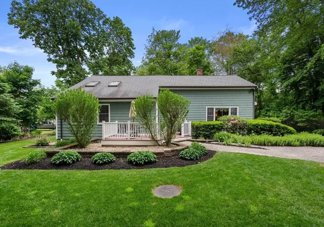 4th image of 18 Ivy Rd, Littleton, MA 01460 | MLS# 73532011