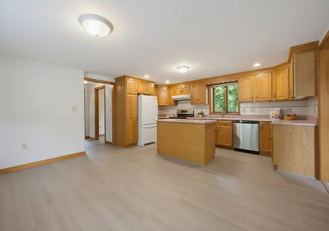 5th image of 284 South St, Northborough, MA 01532 | MLS# 73554180