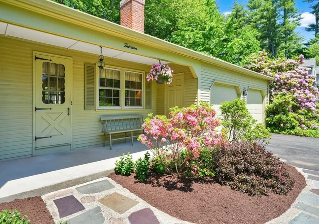 Homes for sale in Wilbraham, MA | 13 Pleasant View Rd, Wilbraham, MA 01095 | MLS# 73530013