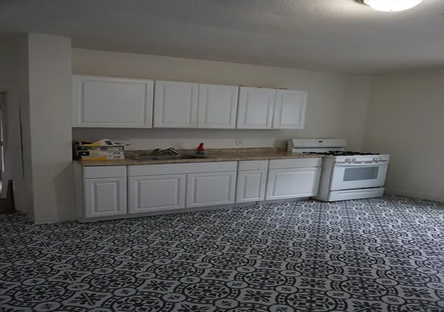 4th image of 27 Shaw St, Lowell, MA 01851 | MLS# 73505421