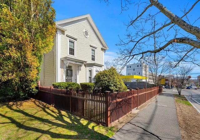 3rd image of 130 Pine St, Danvers, MA 01923 | MLS# 73520588