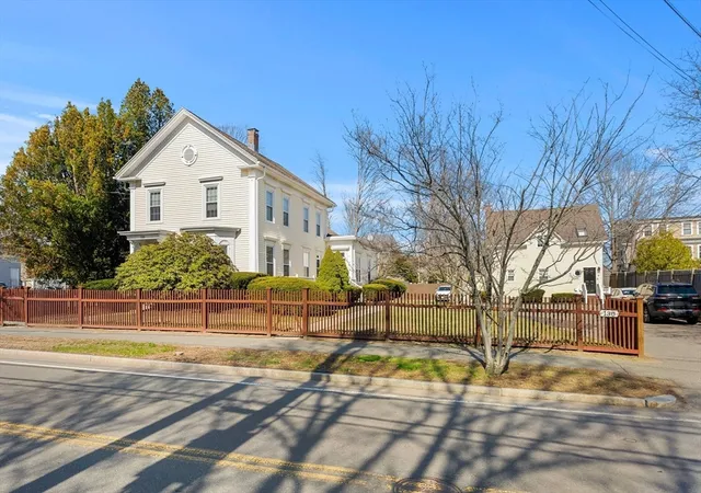 5th image of 130 Pine St, Danvers, MA 01923 | MLS# 73520588