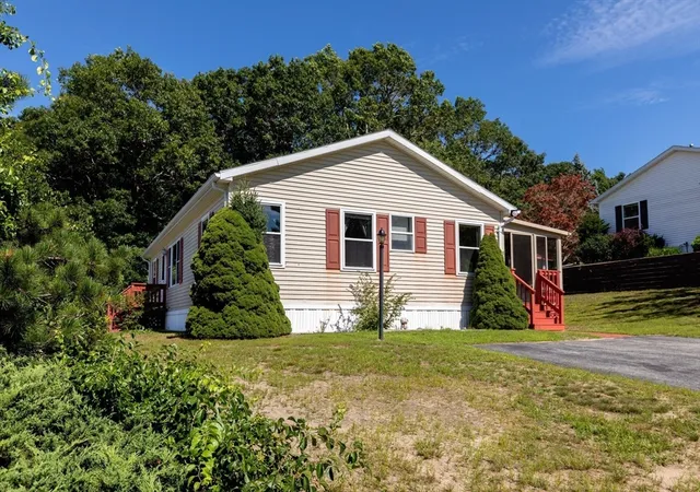 Photo 3 of Manufactured home for sale at 6 Headlands Dr, Plymouth, MA 02360 | MLS# 73560120 | Listing updated on 2026-08-10