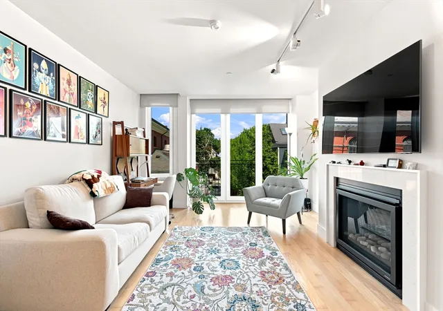 2nd image of 7 Beech St #219, Cambridge, MA 02140 | MLS# 73556175