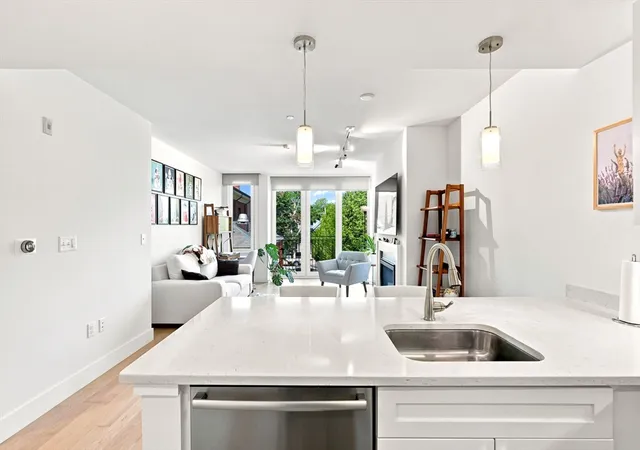 5th image of 7 Beech St #219, Cambridge, MA 02140 | MLS# 73556175