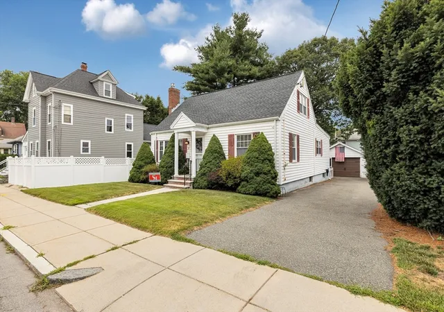 2nd image of 9 Berwick Street, West Roxbury, MA 02132 | MLS# 73553751