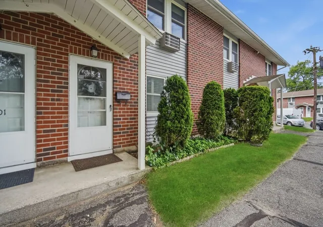 Homes for sale in Springfield, MA | 103 Manor Court #103, Springfield, MA 01118 | MLS# 73537088