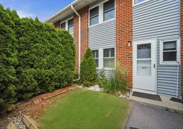 4th image of 103 Manor Ct, Springfield, MA 01118