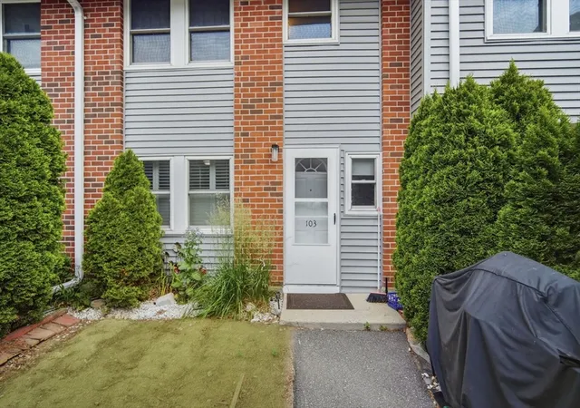 5th image of 103 Manor Ct, Springfield, MA 01118