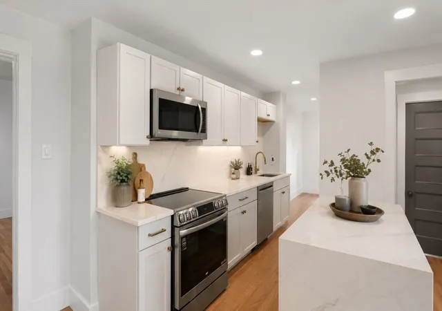 5th image of 22 Charnwood Rd #1, Somerville, MA 02144 | MLS# 73546596