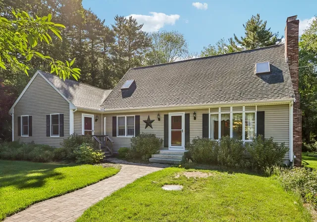 Homes for sale in East Bridgewater, MA | 859 Union St, East Bridgewater, MA 02333 | MLS# 73534950