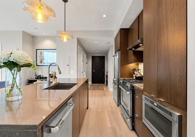 2nd image of 32 Traveler St #604, Boston, MA 02118 | MLS# 73559948