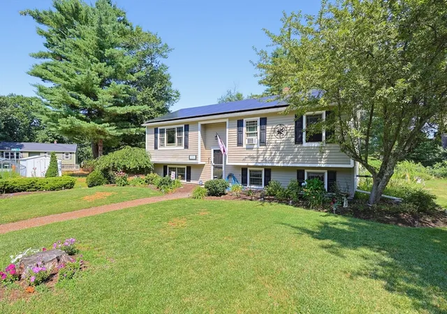 2nd image of 155 Dunnbrook Rd, East Brookfield, MA 01515 | MLS# 73554508