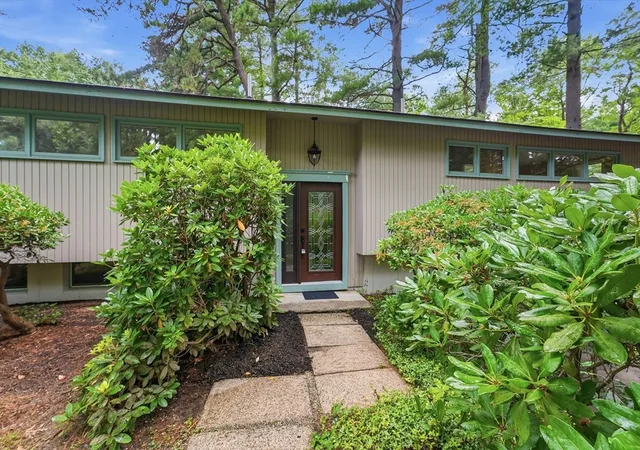 1st image of 9 Flintlock Ln, Amherst, MA 01002 | MLS# 73561047