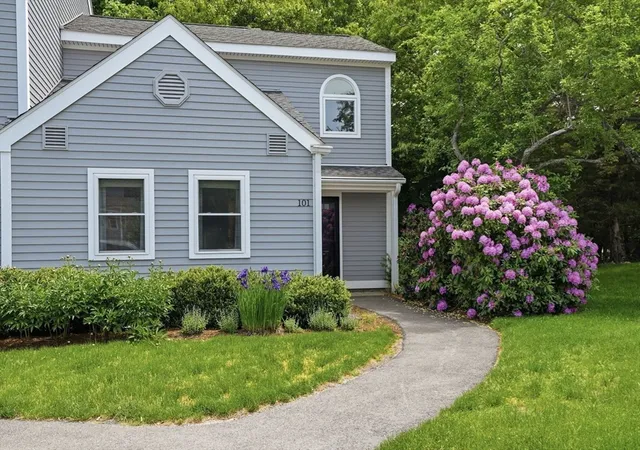 Homes for sale in Hingham, MA | 101 Tuckers Lane, Hingham, MA 02043 | Houzeo