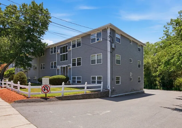Homes for sale in Stoneham, MA | 177 Franklin St #3, Stoneham, MA 02180 | MLS# 73546603