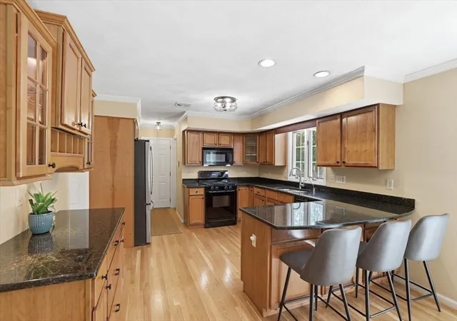 3rd image of 32 Millfarm Dr, Mansfield, MA 02048 | MLS# 73527997