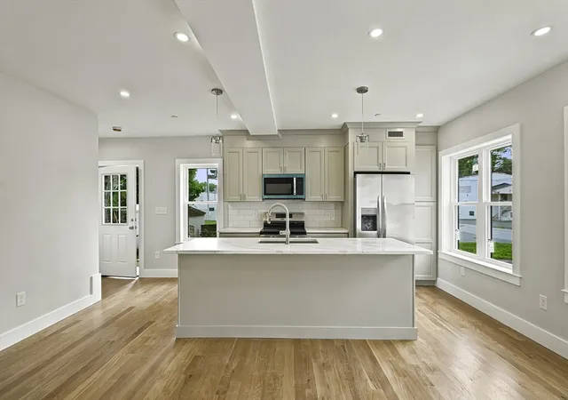 image of 4 Mayhew St #B, Framingham, MA 01702 | MLS# 73557716