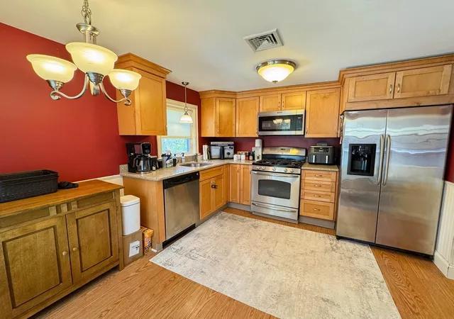 3rd image of 81-83 South Rd, Bedford, MA 01730 | MLS# 73505665