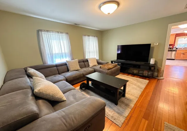 4th image of 81-83 South Rd, Bedford, MA 01730 | MLS# 73505665