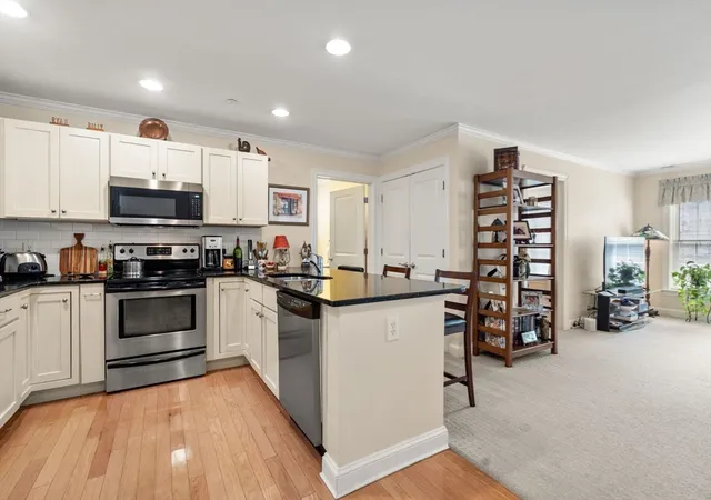 Listing Photo 4 - Condo for sale in building located at 8 Crowninshield St, Peabody, MA 01960 - Unit #212