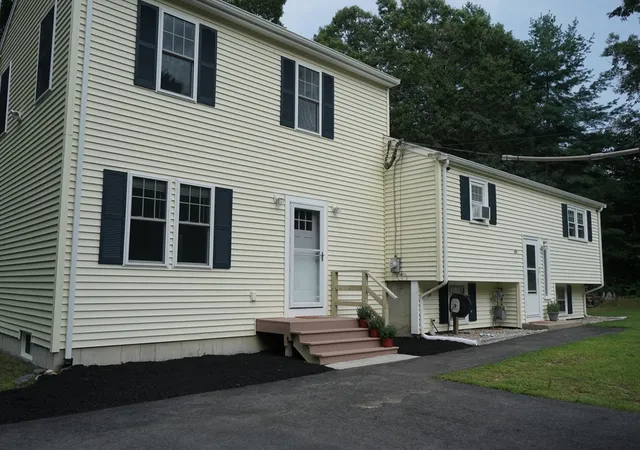 3rd image of 295 Oak St, Halifax, MA 02338 | MLS# 73556022