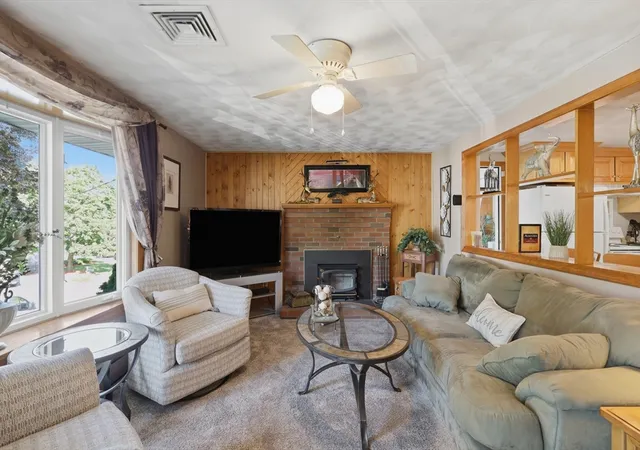5th image of 12 Edgewood Dr, Milford, MA 01757 | MLS# 73536701