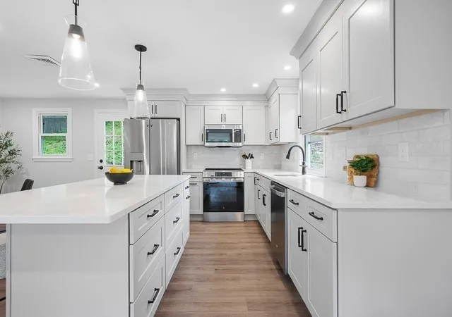 Photo 2 of Sale Pending at 5 Forest Hl Dr, Worcester, MA 01609 | MLS# 73563579 | Listing updated on 2026-09-15