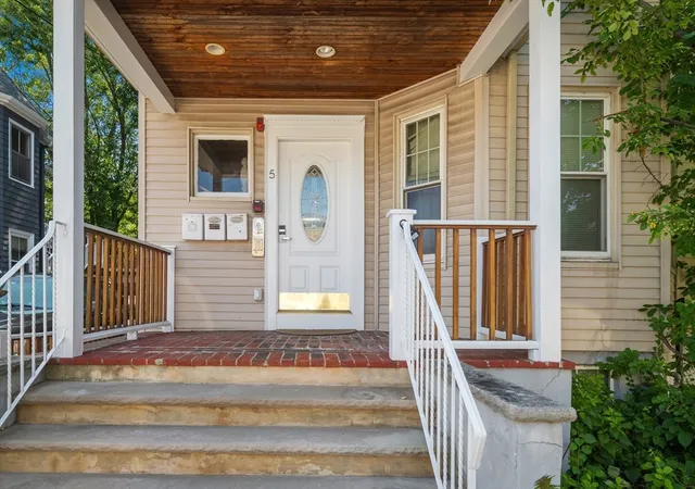 3rd image of 5 Windom St, Somerville, MA 02144